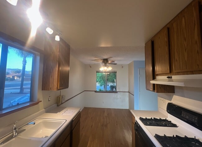 Building Photo - 497 San Dimas St