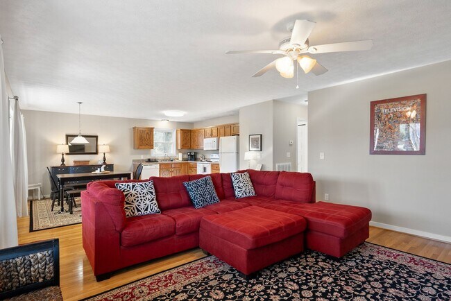 Foto del edificio - 3-Bedroom in Town of Farmville with One-Le...