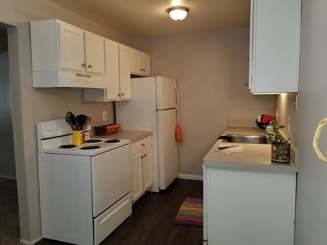 Building Photo - 3841 Bauer Dr