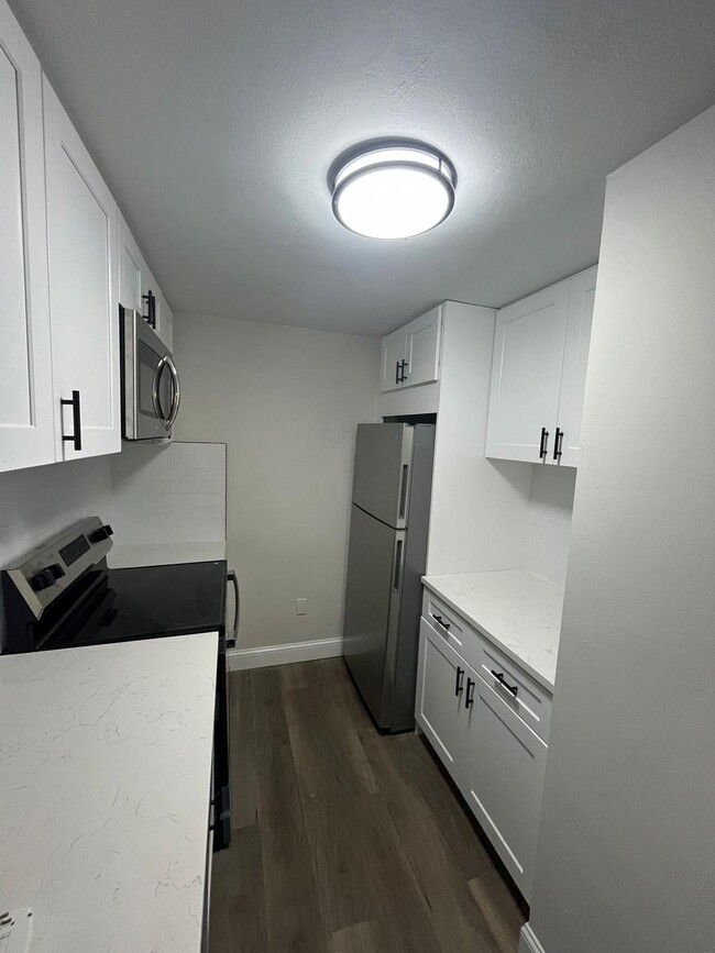 Building Photo - Country Club Apartments
