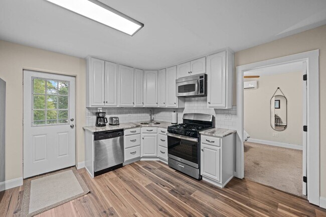 Building Photo - 266 Main St