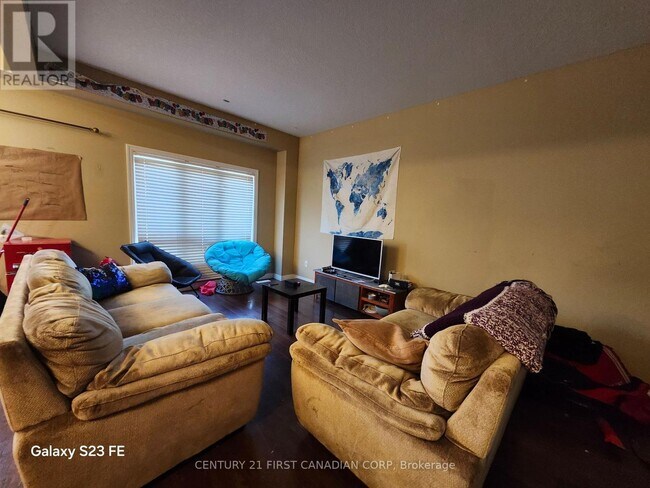 Photo du bâtiment - 112 N Centre Rd