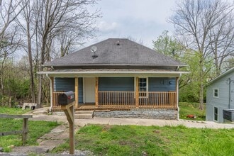 Building Photo - 326 Maple St