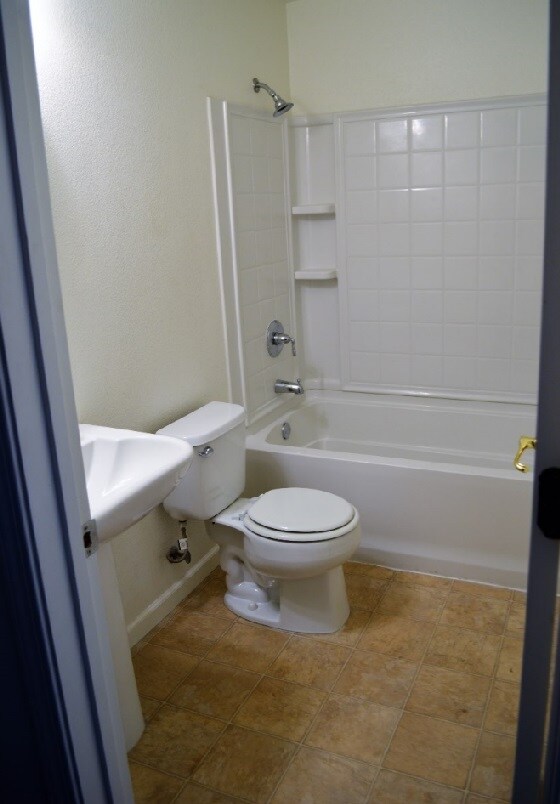 Foto del edificio - 1360 Shady Ln