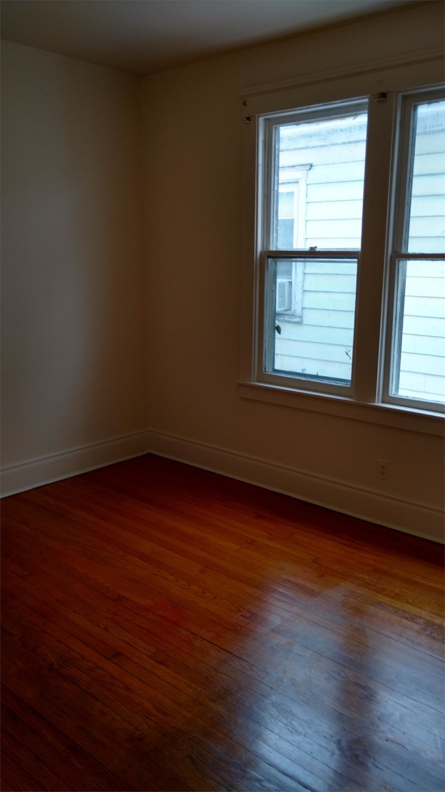 Building Photo - 1106 W Colvin St