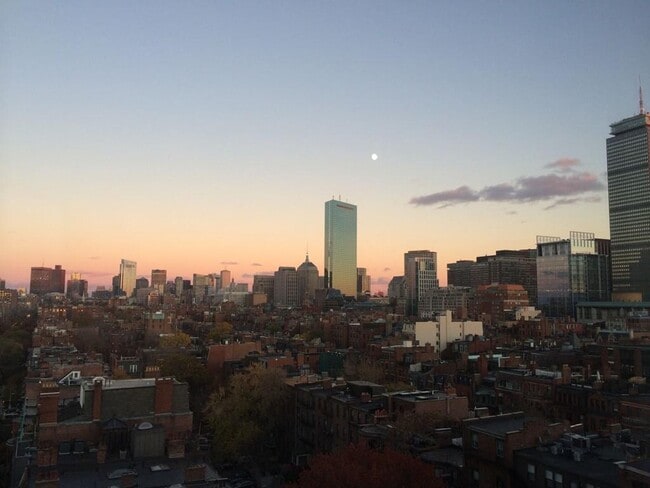 Building Photo - 483 Beacon St