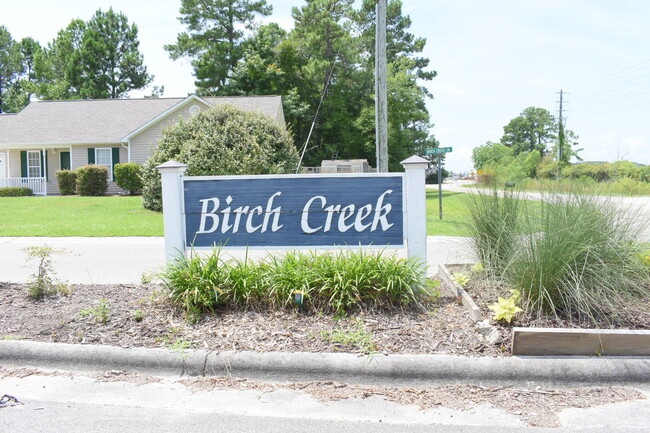 Foto del edificio - 225 Birch Creek Dr