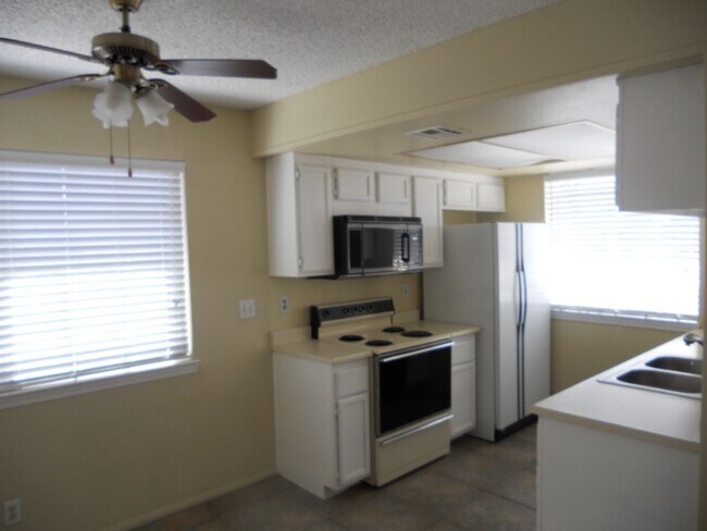 Building Photo - 5429 Centurion Ct
