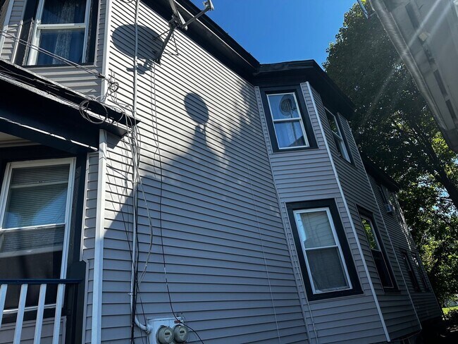 Building Photo - 310 Division St