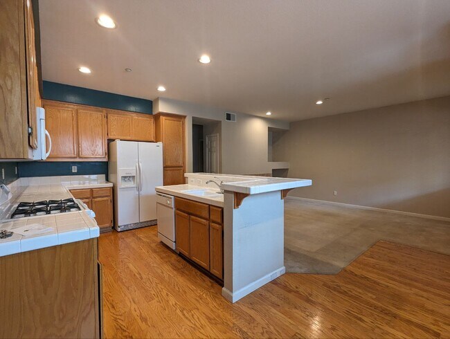 Building Photo - 139 Windward Common