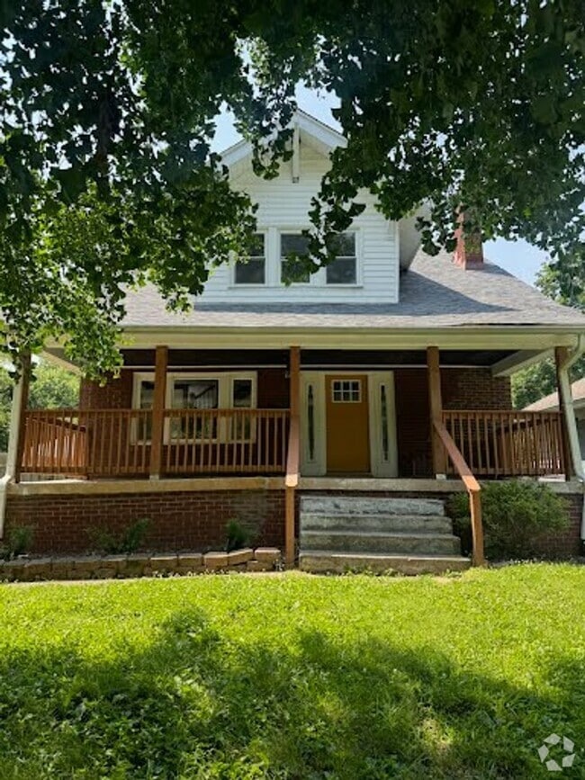 Building Photo - 327 W Southern Ave