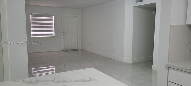 Building Photo - 2553 W 76th St