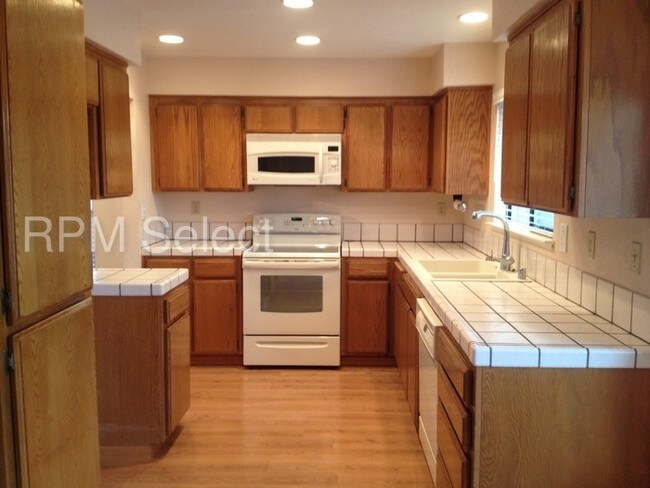 Building Photo - 616 Greystone Dr