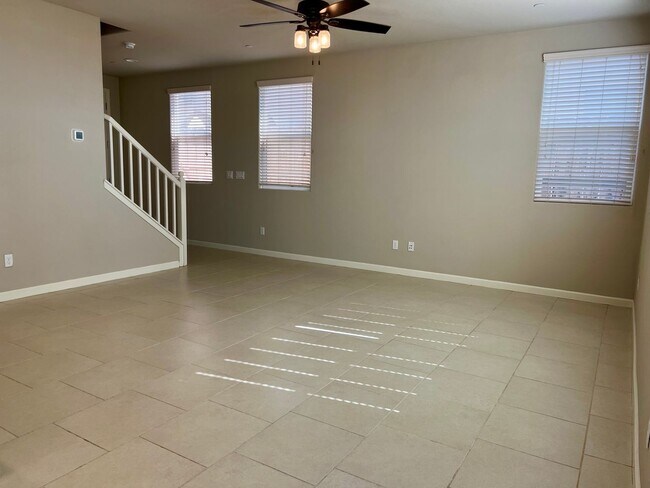 Foto del edificio - Stunning 3-Bed, 2.5-Bath Home Near Clovis ...
