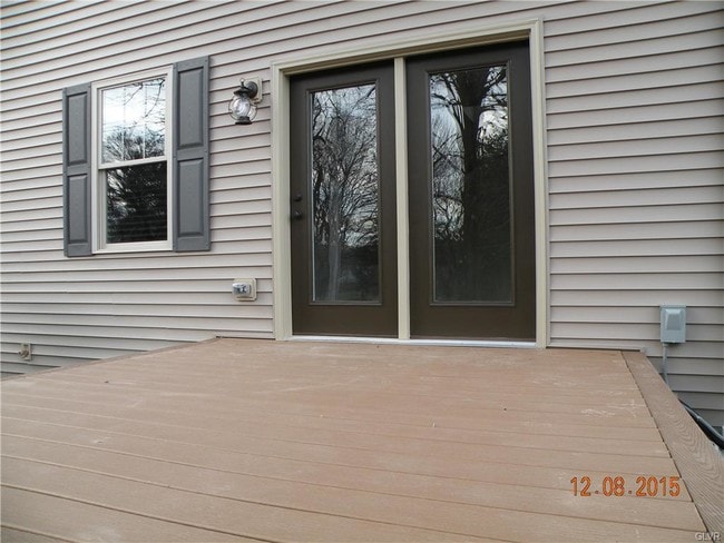 Building Photo - 631 Linden St