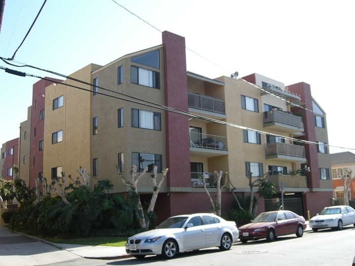 Primary Photo - 2132 E Bermuda St