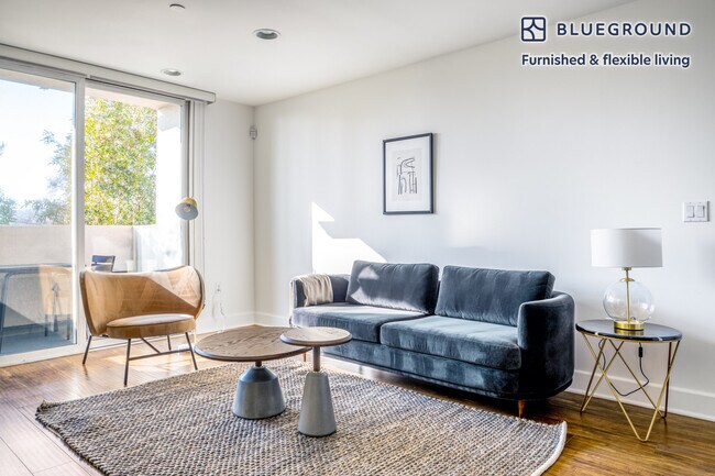 Foto del edificio - 833 N Edinburgh Ave