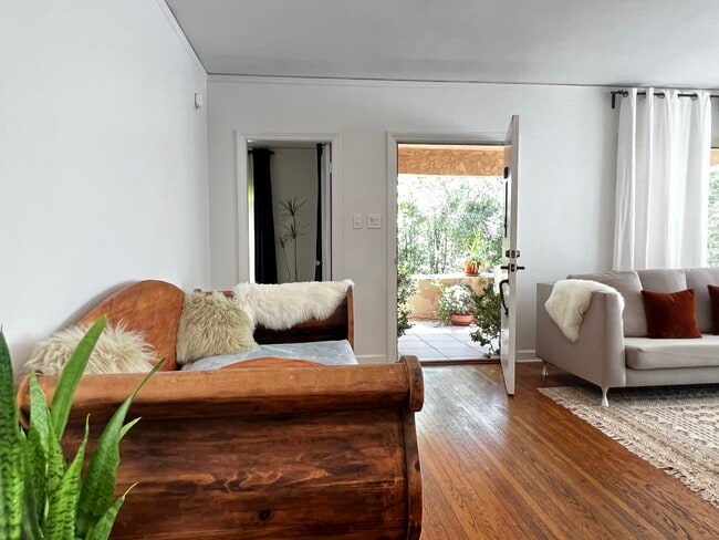 living room - 627 Tularosa Dr