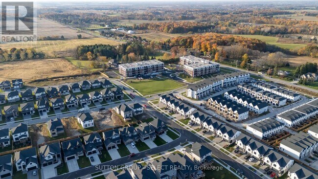 Photo du bâtiment - 1975 Fountain Grass Dr