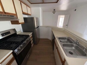 Building Photo - 1321 N Vista St