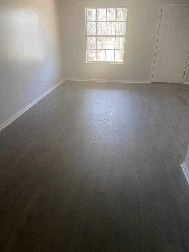 Building Photo - 801 Forest Hollow
