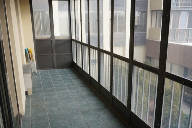 Building Photo - 300 Winston Dr