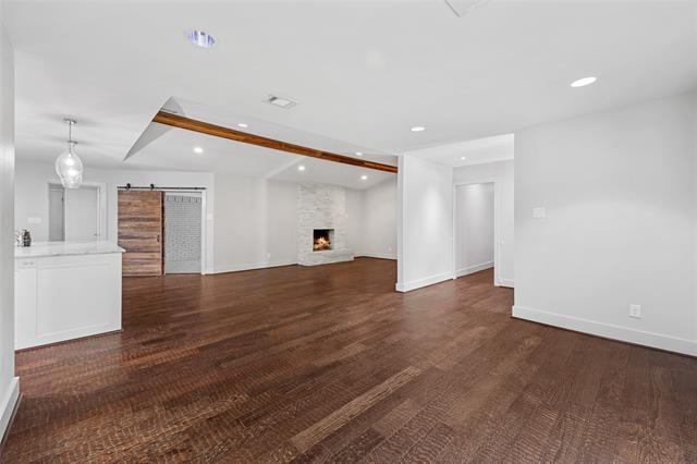 Building Photo - 3945 Clubway Ln