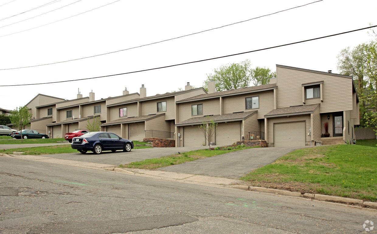Building Photo - 215-231 N 5th Ave N