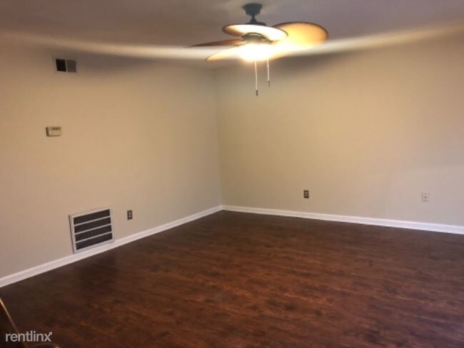 Building Photo - 3 br, 3 bath Townhome - 376 Susan Constant Dr