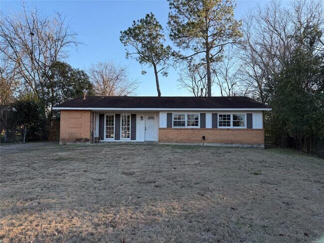 Building Photo - 350 Southlawn Dr