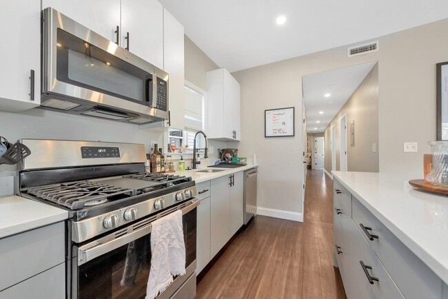 Foto del edificio - 770 Columbia Rd