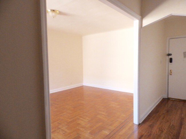 Building Photo - 2172 Caton Ave