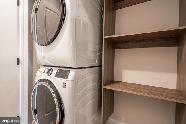 Foto del edificio - 4094 LESLIE Ln