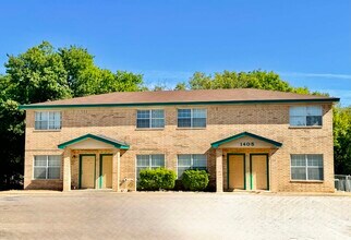 Building Photo - 1405 Van Zanten Ct