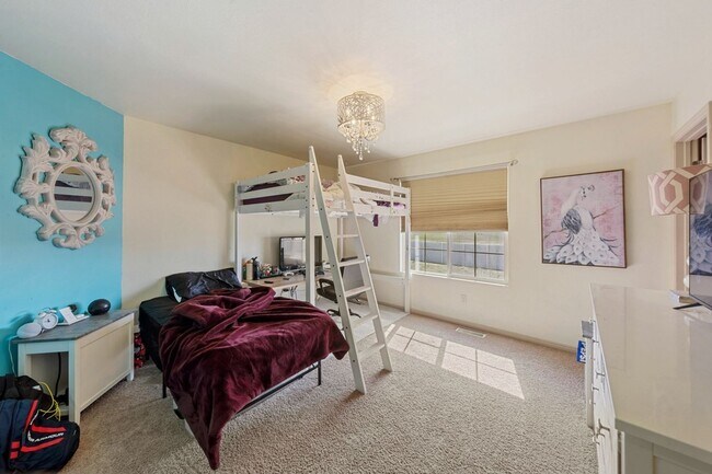 Foto del edificio - $2,000 Rent Credit! 6-Bedroom Home in West...