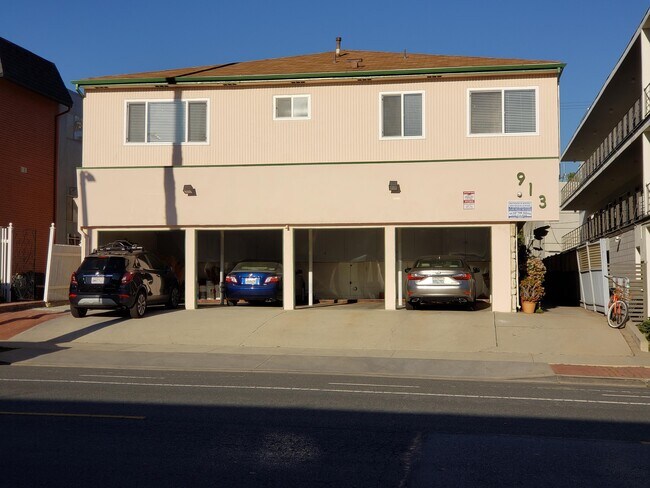 Building Photo - 913 6th St