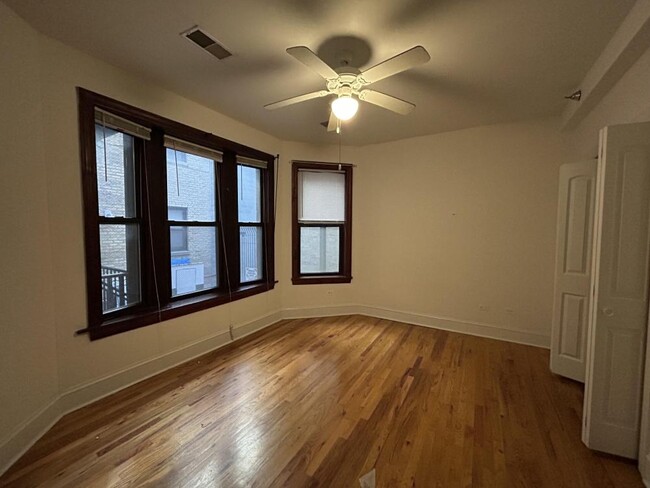 Foto del edificio - 2 bedroom in Chicago IL 60613