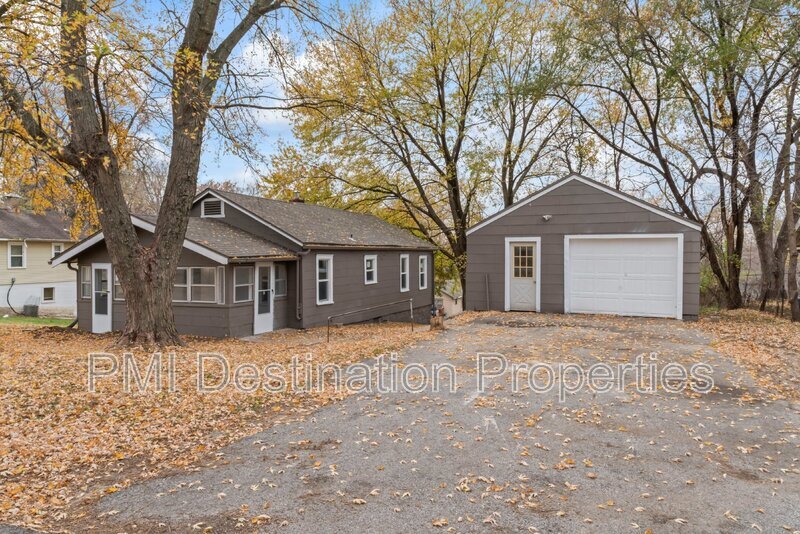 Primary Photo - 320 N Cedar Ave