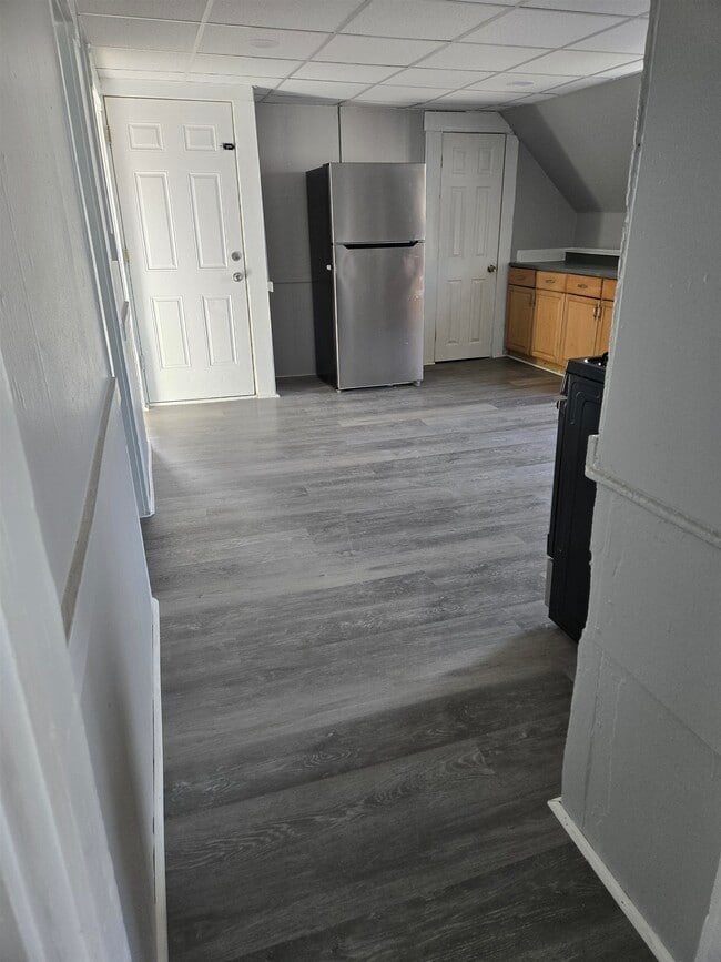 Building Photo - 167 Spruce St