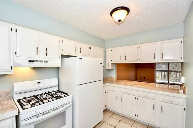 Foto del edificio - 7819 Hills and Dales Rd NW