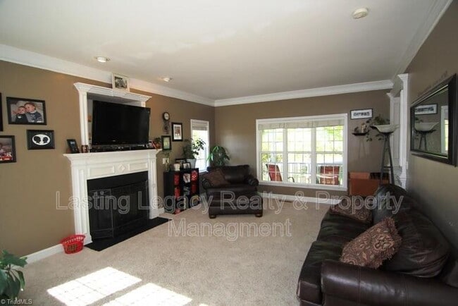 Building Photo - 950 Wellesley Pl Dr