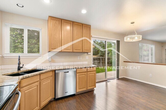 Building Photo - Beautiful Large Home with Central A/C and ...
