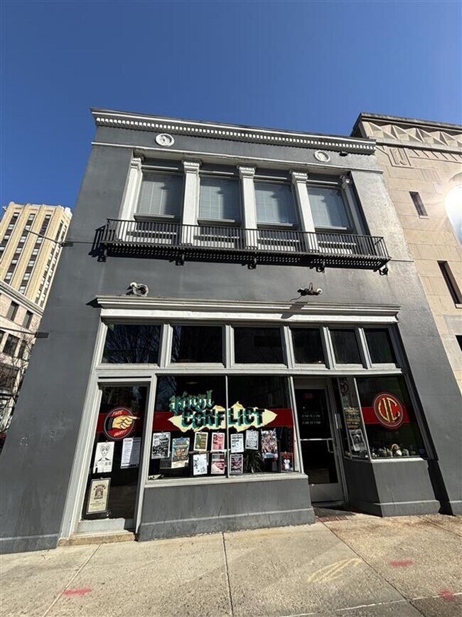 Foto del edificio - 300 E Grace St. Apt. 201