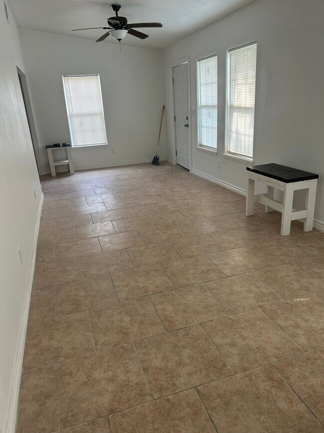 Foto del edificio - 2725 Deer St