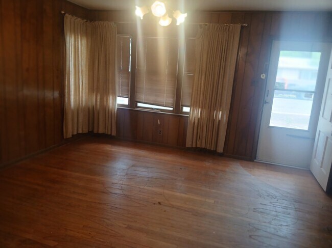 Foto del edificio - 2413 Poplar St