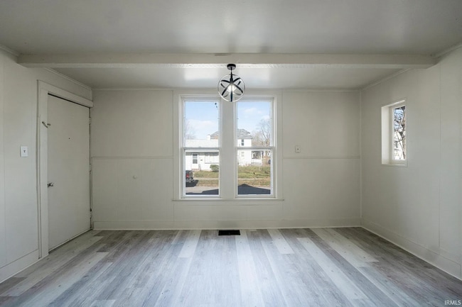 Building Photo - 3 bedroom available for immediate move i!