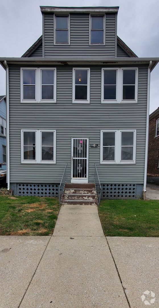 Building Photo - 3923 Elm St