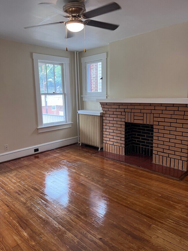 Building Photo - 527 Fayette St