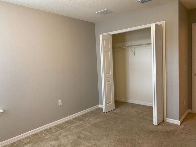 Building Photo - 5219 Villa Rosa Ave
