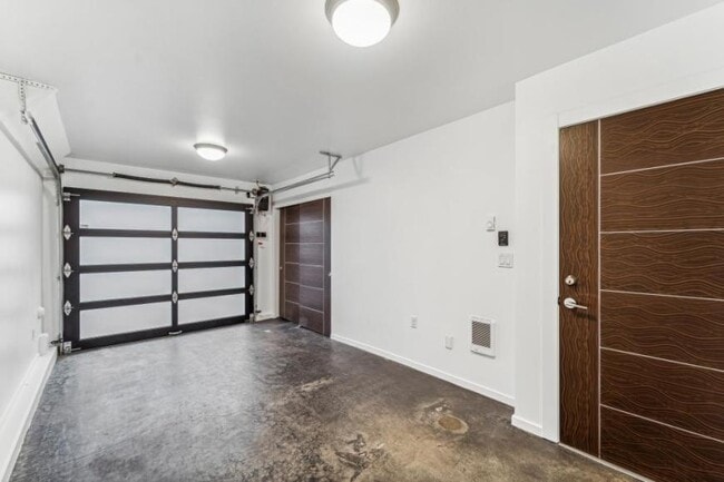 Building Photo - 2 bedroom in Seattle WA 98115